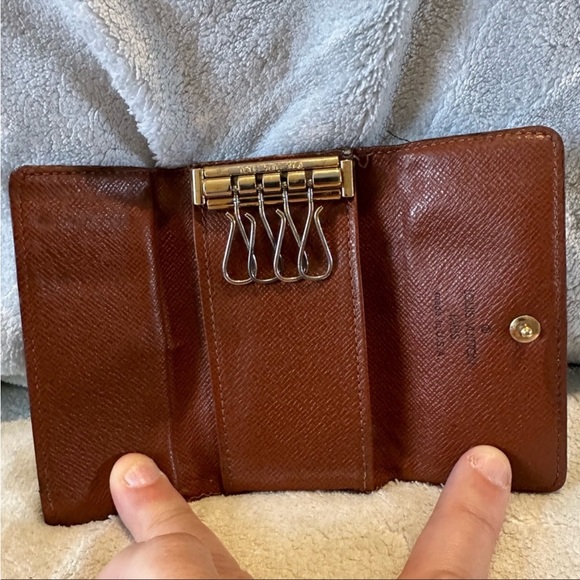 Louis Vuitton monogrammed key holder - Picture 8 of 11